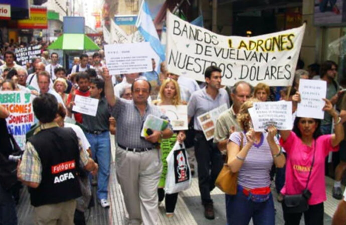 01/02/2002 – La Corte Suprema declara la inconstitucionalidad del corralito financiero