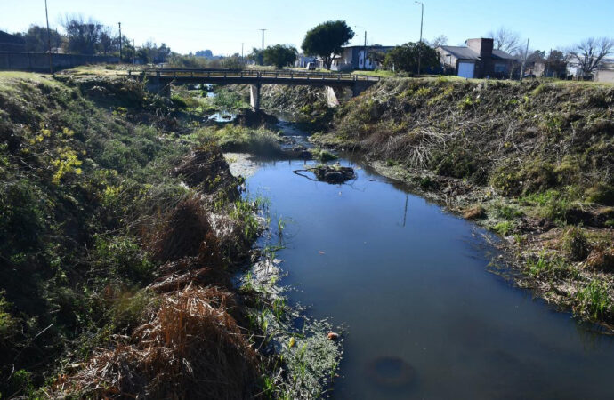 La Municipalidad comenzó un plan de limpieza y mantenimiento de canales