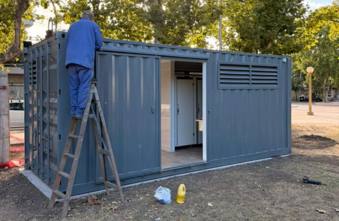 Comenzó la instalación de baños en la Plaza de los Juegos