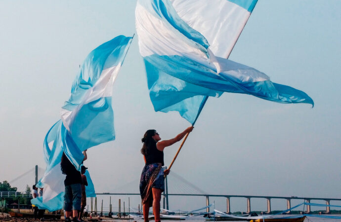 «Argentina sangra por las barrancas del río Paraná»
