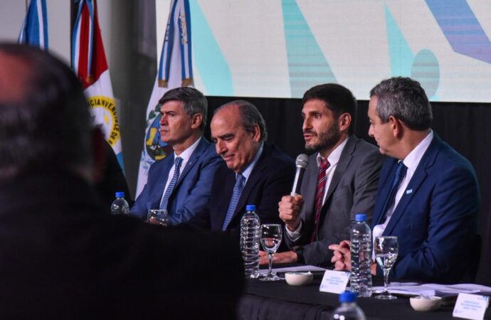 Pullaro respaldó a los intendentes en la reunión con el ministro Francos por subsidios al transporte