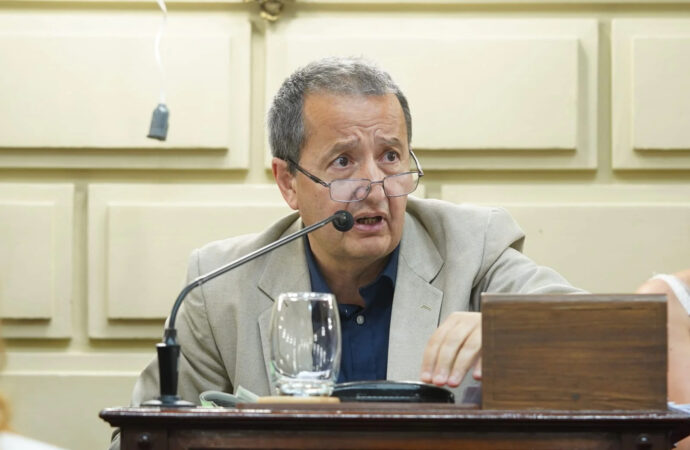 Carlos del Frade brindará una charla en Casilda