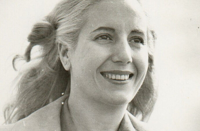 Misa y ofrenda floral en memoria de Evita