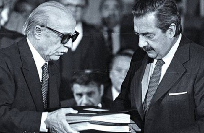 20/09/1984 – La Conadep entrega a Alfonsín el informe Nunca Más