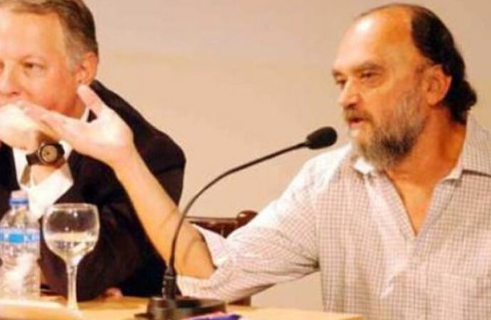 19/11/2004 – Fontanarrosa defiende a las malas palabras en el Congreso de la Lengua