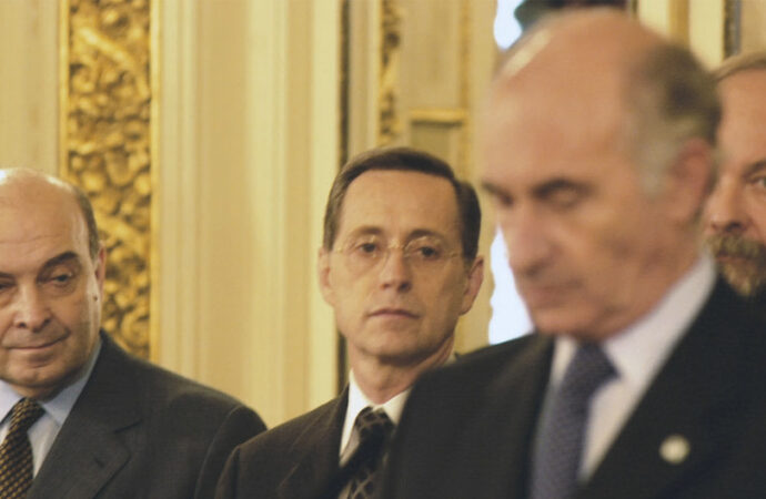 03/12/2001 – De la Rúa impone el corralito