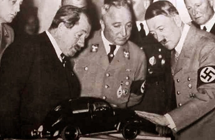 26/02/1936 – Hitler inaugura la construcción del Escarabajo