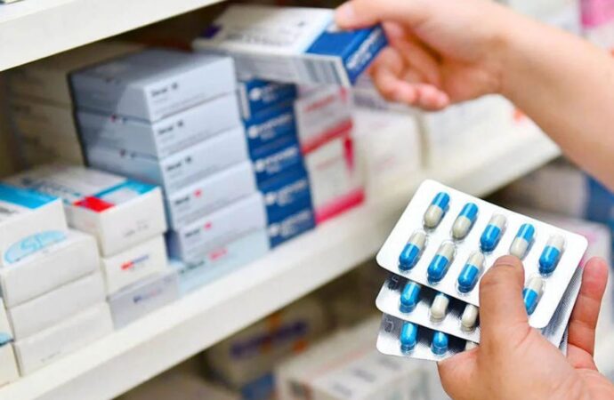 Alerta por el impacto económico y sanitario causado por la venta libre de fármacos