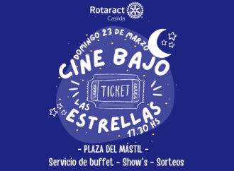 Cine bajo las estrellas en la Plaza de los Mástiles