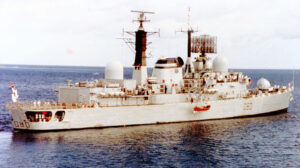 04/05/1982 – Las naves argentinas bombardean al HMS Sheffield