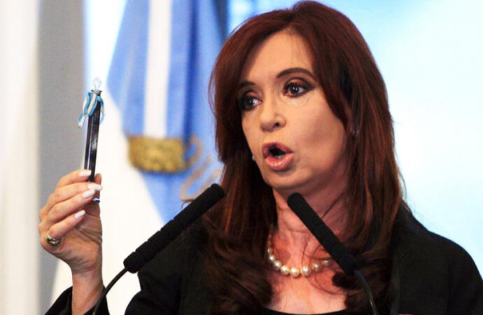 16/04/2012 – Cristina Fernández decreta la intervención de YPF