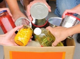 Colecta de alimentos en Club de Leones y Centro Económico