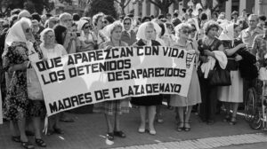 30/04/1977 – Primera marcha de las Madres de Plaza de Mayo