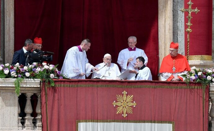 El Papa en el Urbi et Orbi: ¡No más estruendos de armas!