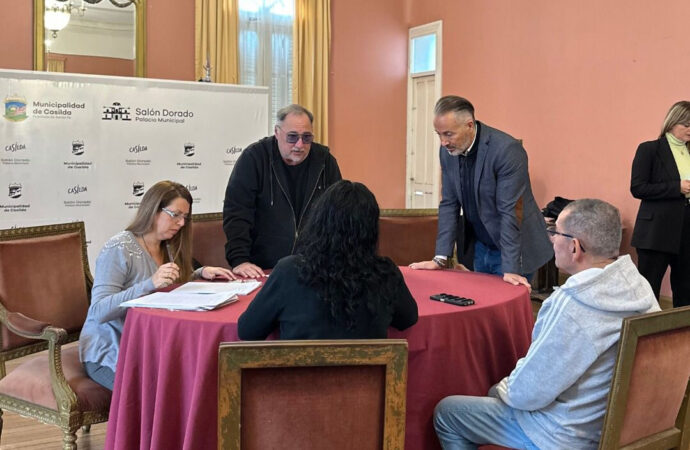 24 familias de Casilda firmaron la escritura de su hogar