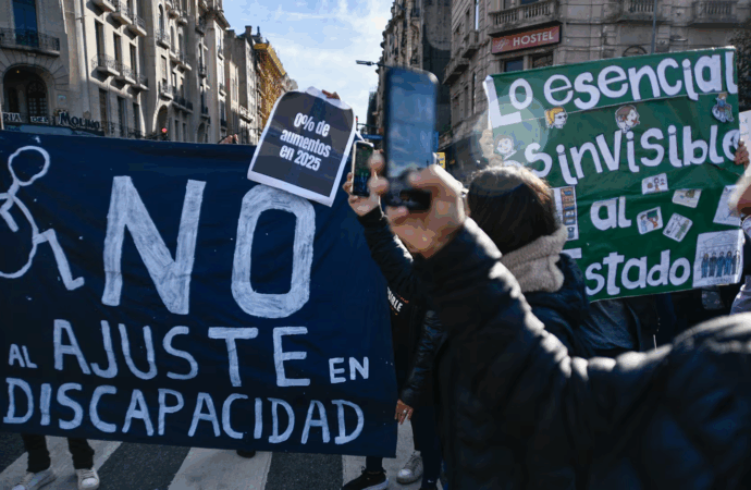 Milei quiere vetar el aumento a jubilados y la emergencia en discapacidad