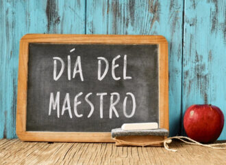 Acto oficial por el Día del Maestro