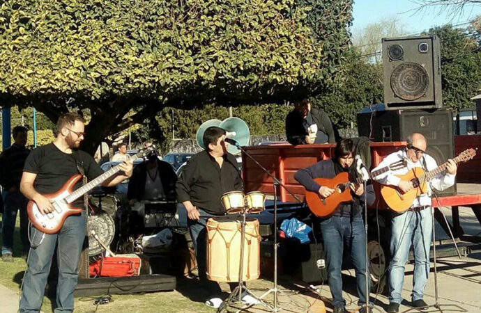 La banda de Lucio se presenta en el Dante